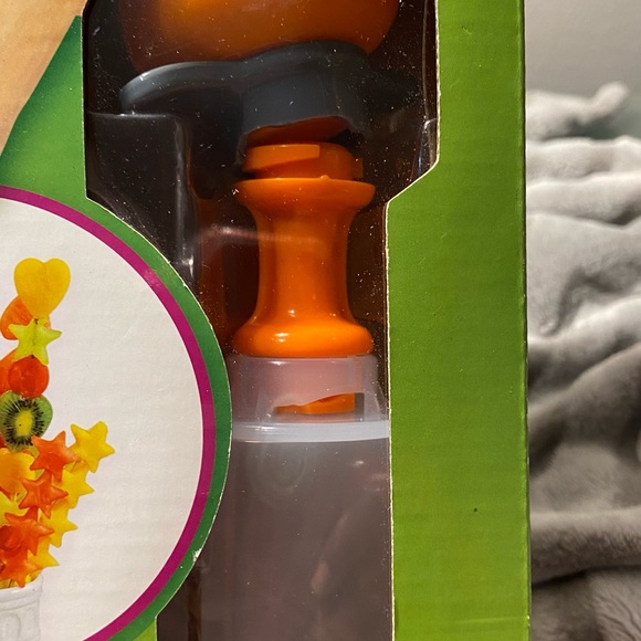 Pop Chef, shape fruit cutter as seen on tv. 10 piece kit. Never used. - Picture 11 of 14